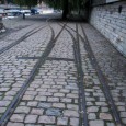 Quais de Saone, à Lyon,avec un bel ensemble de voies imbriquées préservé, dont quelques rares aiguillages à la fois à voie métrique et normale.